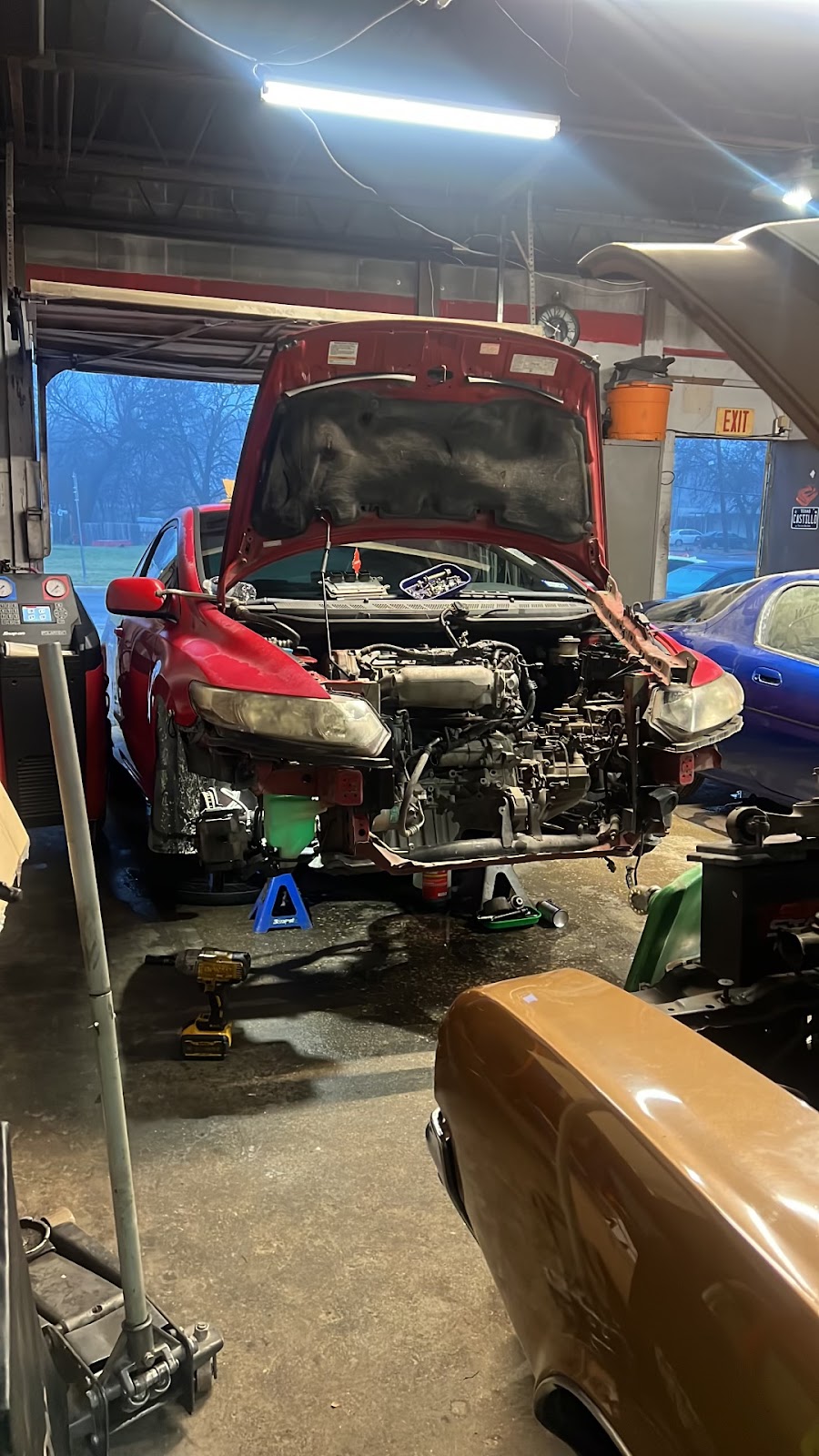 Honda Odyssey under the canopy at Castillo Auto Repair